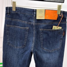 Hermes爱马仕春夏新品牛仔 客供高级进口的丹宁原色面料,重磅环保植物酵素水洗工艺,提供了绝佳的舒适体 Hermes爱马仕春夏新品牛仔 客供高级进口的丹宁原色面料,重磅环保植物酵素水洗工艺,提供了绝佳的舒适体