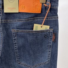 Hermes爱马仕春夏新品牛仔 客供高级进口的丹宁原色面料,重磅环保植物酵素水洗工艺,提供了绝佳的舒适体 Hermes爱马仕春夏新品牛仔 客供高级进口的丹宁原色面料,重磅环保植物酵素水洗工艺,提供了绝佳的舒适体