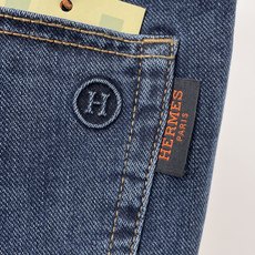 Hermes爱马仕春夏新品牛仔 客供高级进口的丹宁原色面料,重磅环保植物酵素水洗工艺,提供了绝佳的舒适体 Hermes爱马仕春夏新品牛仔 客供高级进口的丹宁原色面料,重磅环保植物酵素水洗工艺,提供了绝佳的舒适体