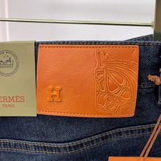 Hermes爱马仕春夏新品牛仔 客供高级进口的丹宁原色面料,重磅环保植物酵素水洗工艺,提供了绝佳的舒适体 Hermes爱马仕春夏新品牛仔 客供高级进口的丹宁原色面料,重磅环保植物酵素水洗工艺,提供了绝佳的舒适体