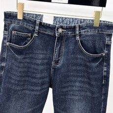 Dior迪奥春夏新品牛仔 客供高级进口的丹宁原色面料,重磅环保植物酵素水洗工艺,提供了绝佳的舒适体验,通 Dior迪奥春夏新品牛仔 客供高级进口的丹宁原色面料,重磅环保植物酵素水洗工艺,提供了绝佳的舒适体验,通