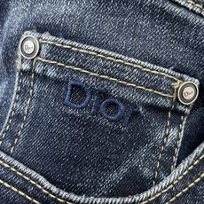 Dior迪奥春夏新品牛仔 客供高级进口的丹宁原色面料,重磅环保植物酵素水洗工艺,提供了绝佳的舒适体验,通 Dior迪奥春夏新品牛仔 客供高级进口的丹宁原色面料,重磅环保植物酵素水洗工艺,提供了绝佳的舒适体验,通