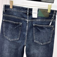 Dior迪奥春夏新品牛仔 客供高级进口的丹宁原色面料,重磅环保植物酵素水洗工艺,提供了绝佳的舒适体验,通 Dior迪奥春夏新品牛仔 客供高级进口的丹宁原色面料,重磅环保植物酵素水洗工艺,提供了绝佳的舒适体验,通