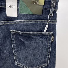 Dior迪奥春夏新品牛仔 客供高级进口的丹宁原色面料,重磅环保植物酵素水洗工艺,提供了绝佳的舒适体验,通 Dior迪奥春夏新品牛仔 客供高级进口的丹宁原色面料,重磅环保植物酵素水洗工艺,提供了绝佳的舒适体验,通