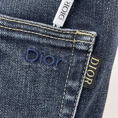 Dior迪奥春夏新品牛仔 客供高级进口的丹宁原色面料,重磅环保植物酵素水洗工艺,提供了绝佳的舒适体验,通 Dior迪奥春夏新品牛仔 客供高级进口的丹宁原色面料,重磅环保植物酵素水洗工艺,提供了绝佳的舒适体验,通