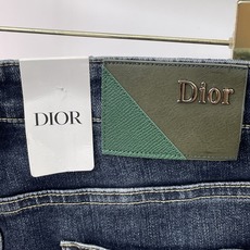Dior迪奥春夏新品牛仔 客供高级进口的丹宁原色面料,重磅环保植物酵素水洗工艺,提供了绝佳的舒适体验,通 Dior迪奥春夏新品牛仔 客供高级进口的丹宁原色面料,重磅环保植物酵素水洗工艺,提供了绝佳的舒适体验,通