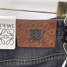 Loewe罗意威春夏新品牛仔 客供高级进口的丹宁原色面料,重磅环保植物酵素水洗工艺,提供了绝佳的舒适体验 Loewe罗意威春夏新品牛仔 客供高级进口的丹宁原色面料,重磅环保植物酵素水洗工艺,提供了绝佳的舒适体验