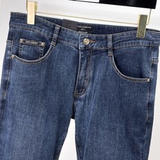 Dolce&Gabbana杜嘉班纳春夏新品牛仔 客供高级进口的丹宁原色面料,重磅环保植物酵素水洗工艺,提 Dolce&Gabbana杜嘉班纳春夏新品牛仔 客供高级进口的丹宁原色面料,重磅环保植物酵素水洗工艺,提