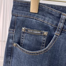 Dolce&Gabbana杜嘉班纳春夏新品牛仔 客供高级进口的丹宁原色面料,重磅环保植物酵素水洗工艺,提 Dolce&Gabbana杜嘉班纳春夏新品牛仔 客供高级进口的丹宁原色面料,重磅环保植物酵素水洗工艺,提
