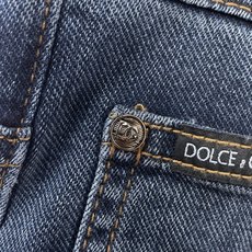 Dolce&Gabbana杜嘉班纳春夏新品牛仔 客供高级进口的丹宁原色面料,重磅环保植物酵素水洗工艺,提 Dolce&Gabbana杜嘉班纳春夏新品牛仔 客供高级进口的丹宁原色面料,重磅环保植物酵素水洗工艺,提