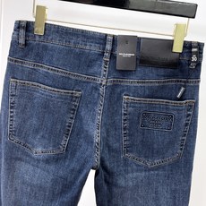 Dolce&Gabbana杜嘉班纳春夏新品牛仔 客供高级进口的丹宁原色面料,重磅环保植物酵素水洗工艺,提 Dolce&Gabbana杜嘉班纳春夏新品牛仔 客供高级进口的丹宁原色面料,重磅环保植物酵素水洗工艺,提