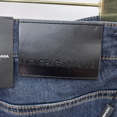 Dolce&Gabbana杜嘉班纳春夏新品牛仔 客供高级进口的丹宁原色面料,重磅环保植物酵素水洗工艺,提 Dolce&Gabbana杜嘉班纳春夏新品牛仔 客供高级进口的丹宁原色面料,重磅环保植物酵素水洗工艺,提