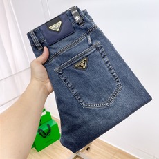 Prada普拉达春夏新品牛仔 客供高级进口的丹宁原色面料,重磅环保植物酵素水洗工艺,提供了绝佳的舒适体验 Prada普拉达春夏新品牛仔 客供高级进口的丹宁原色面料,重磅环保植物酵素水洗工艺,提供了绝佳的舒适体验