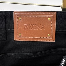 Zegna杰尼亚春夏新品牛仔 客供高级进口的丹宁原色面料,重磅环保植物酵素水洗工艺,提供了绝佳的舒适体验 Zegna杰尼亚春夏新品牛仔 客供高级进口的丹宁原色面料,重磅环保植物酵素水洗工艺,提供了绝佳的舒适体验