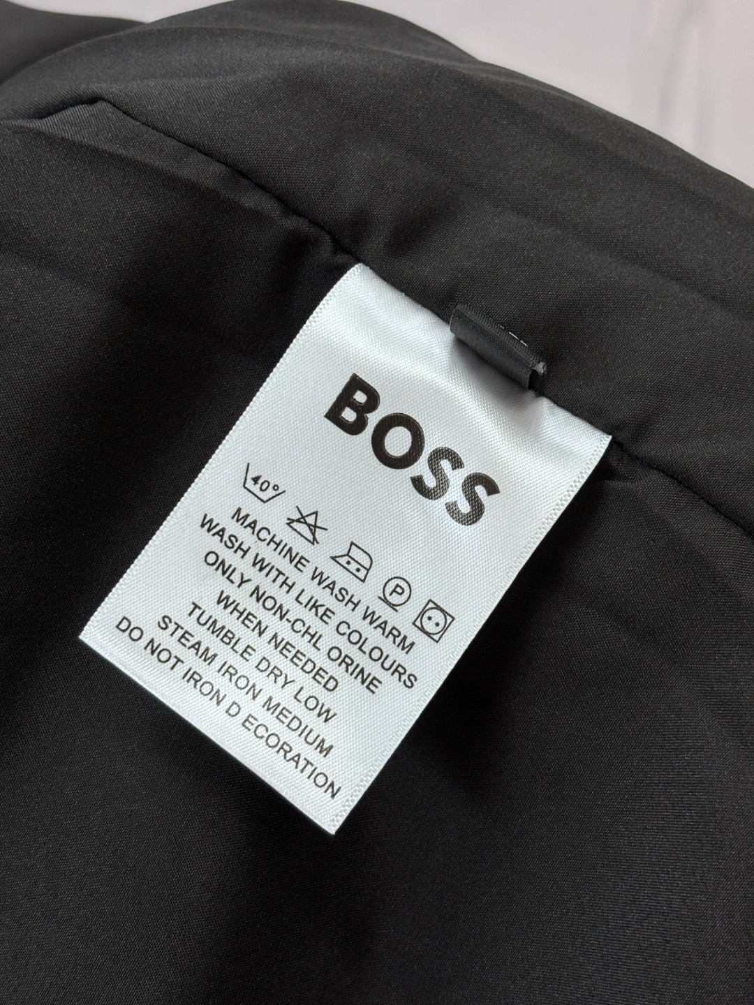 Boss、2026新品夹克马甲外套，时尚帅气，简约百搭款，胸前精致刺绣字母logo，定制原版面料，不仅挺括，保持潮流的廓