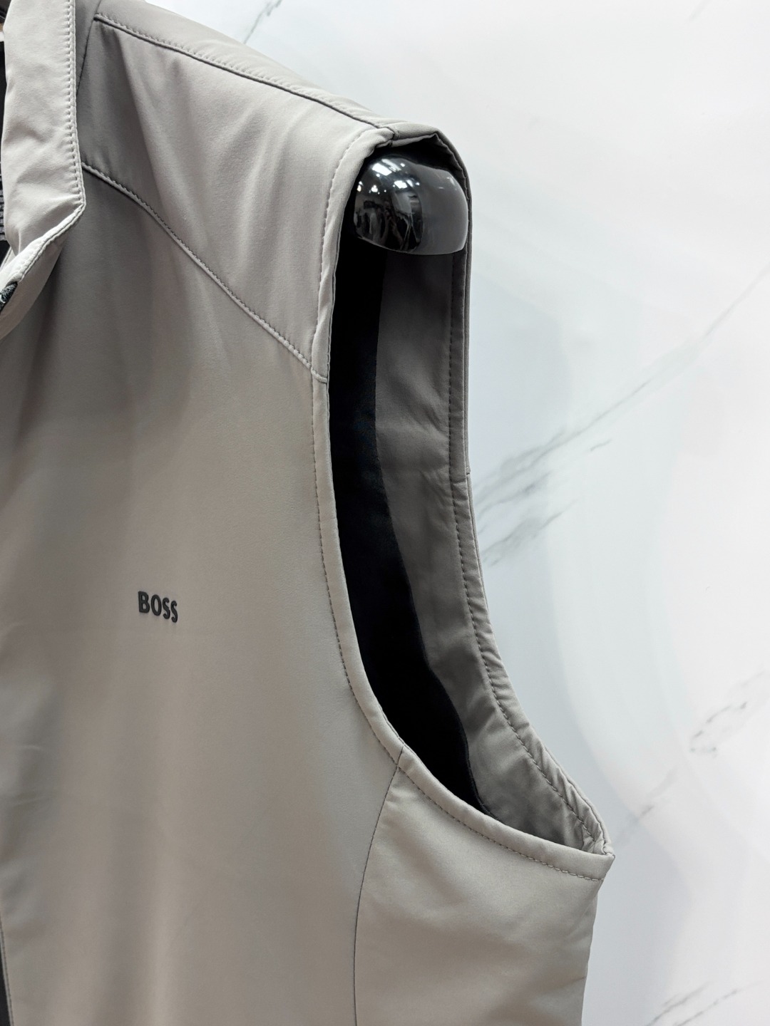 Boss、2026新品夹克马甲外套，时尚帅气，简约百搭款，胸前精致刺绣字母logo，定制原版面料，不仅挺括，保持潮流的廓