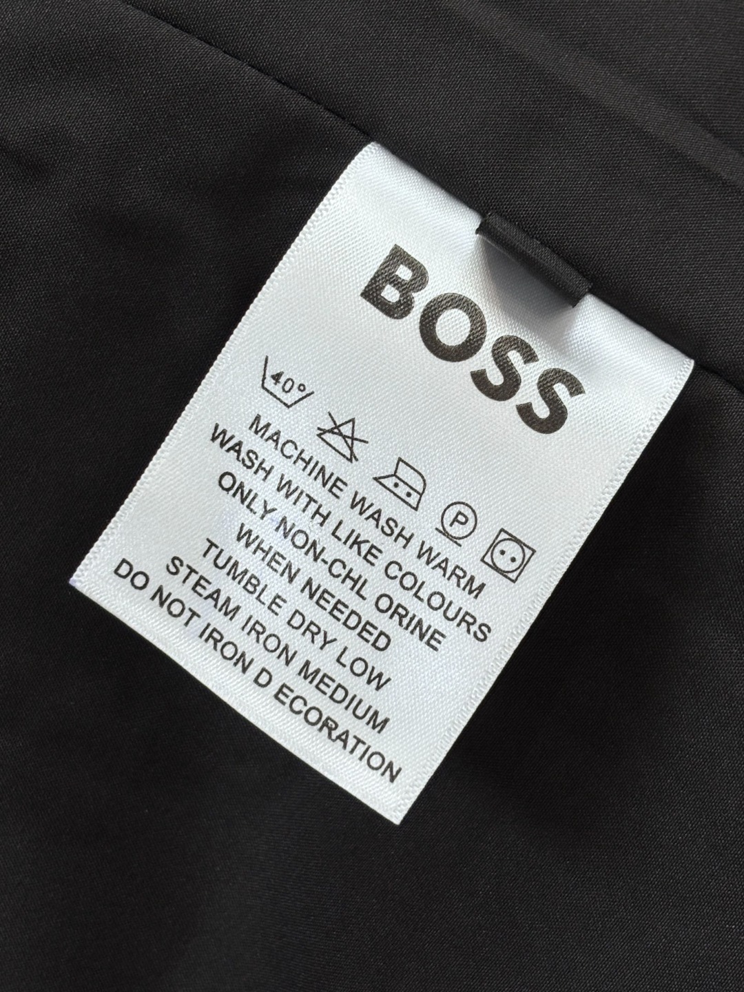 Boss、2026新品夹克马甲外套，时尚帅气，简约百搭款，胸前精致刺绣字母logo，定制原版面料，不仅挺括，保持潮流的廓