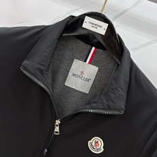 Moncler蒙口2026 秋冬休闲夹克爆款外套 超前卫设计风格 细腻舒适 穿着非常轻便不易起皱。多重重工艺 整体的设 Moncler蒙口2026 秋冬休闲夹克爆款外套 超前卫设计风格 细腻舒适 穿着非常轻便不易起皱。多重重工艺 整体的设