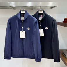 Moncler蒙口2026 秋冬休闲夹克爆款外套 超前卫设计风格 细腻舒适 穿着非常轻便不易起皱。多重重工艺 整体的设 Moncler蒙口2026 秋冬休闲夹克爆款外套 超前卫设计风格 细腻舒适 穿着非常轻便不易起皱。多重重工艺 整体的设