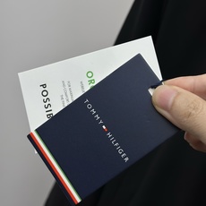 Tommy汤米2026 秋冬休闲夹克爆款外套 超前卫设计风格 细腻舒适 穿着非常轻便不易起皱。多重重工艺 整体的设计颇 Tommy汤米2026 秋冬休闲夹克爆款外套 超前卫设计风格 细腻舒适 穿着非常轻便不易起皱。多重重工艺 整体的设计颇