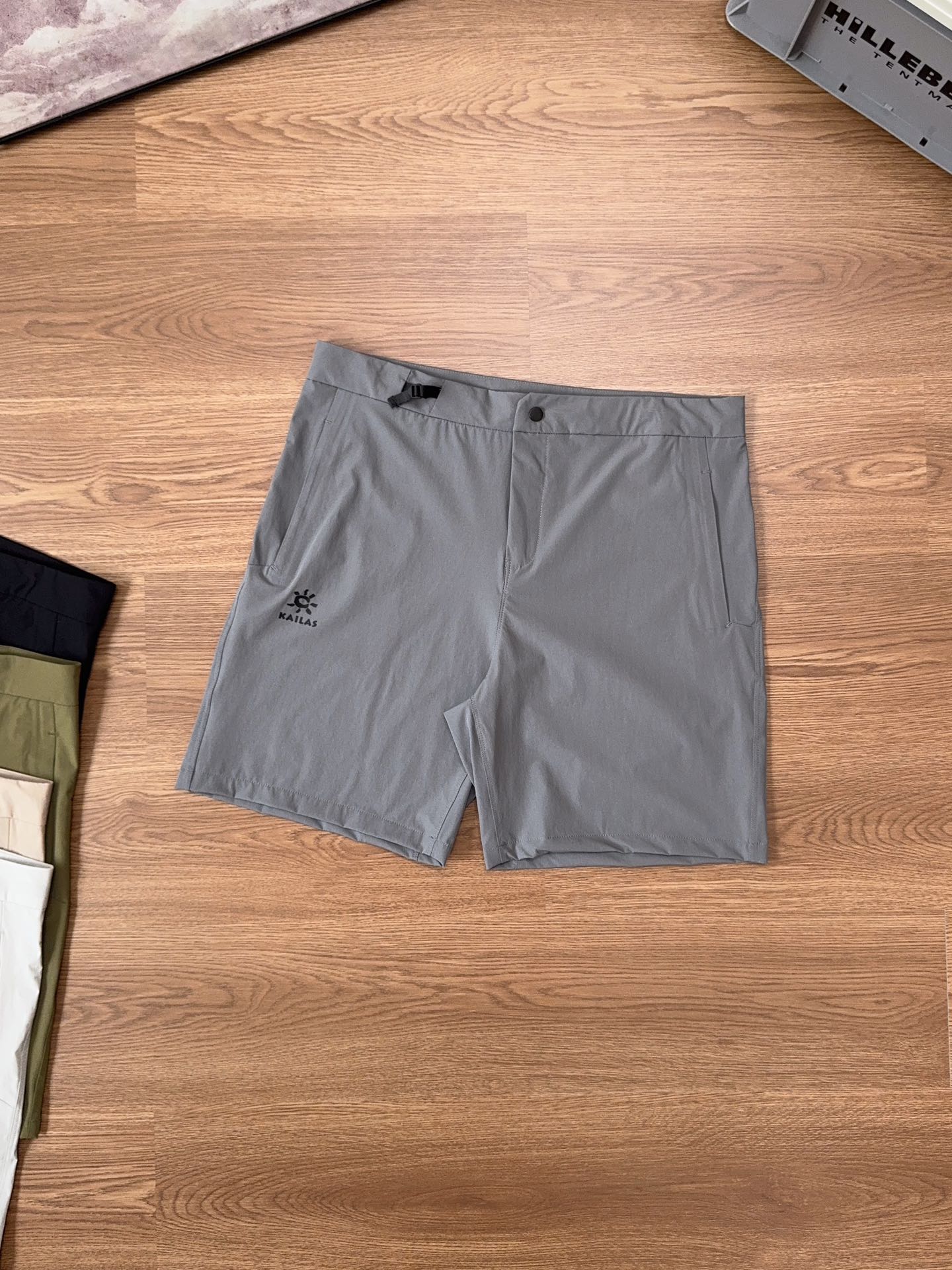 🛒购物价: 上新💰135
凯乐石夏季新款都市机能轻量化户外休闲短裤
这款轻量.耐磨.耐候的软壳短裤,适合温暖气候中的攀岩,面料拼接分区贴身设计 ,在需要的部位采用特殊面料,立体剪裁结构和胯部三角接片设计,设计简洁的腰带调节器,方便日常通勤穿搭。5色入
颜色:黑色 深灰 军绿 卡其 灰白
尺码:M-4XL
裤长 臀围 腰围 脚口 身高/cm 体重/斤
M44 100 78 28.5 155-160 80-150
L45.5 104 82 29 160-165 105-120
XL47 108 86 29.5 165-170 120-135
2XL48.5 112 90 30 170-175 135-150
3XL50 116 94 30.5 175-180 150-165
4XL51.5 120 98 31 180-185 165-180