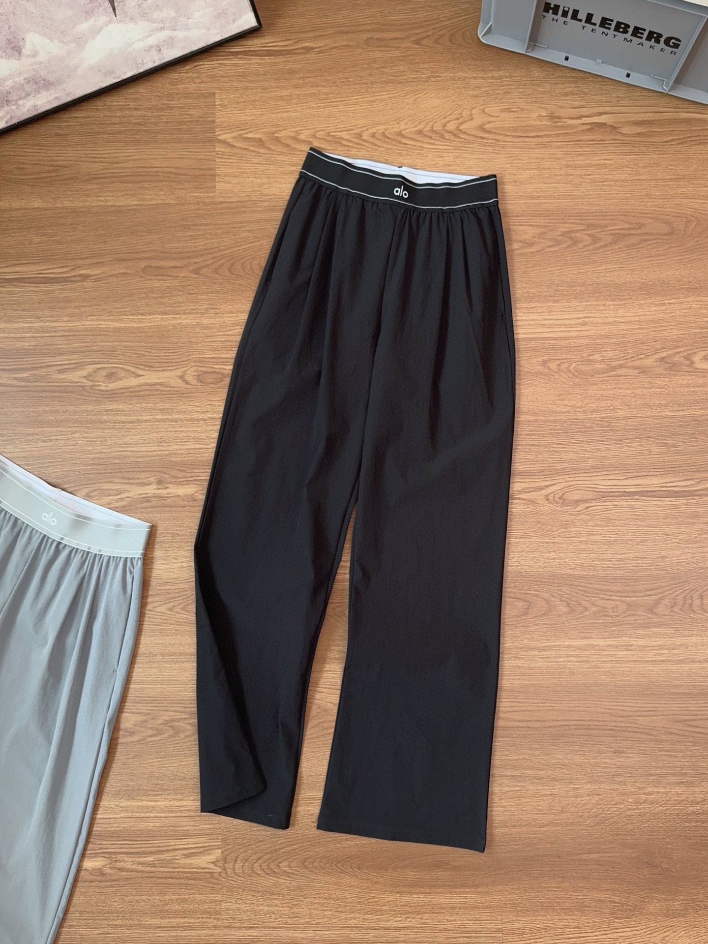 Alo Yoga Suit Up Trouser: Lightweight, Flattering Wide-Leg Pants for Women 4 i1755179760344 2853 0 2