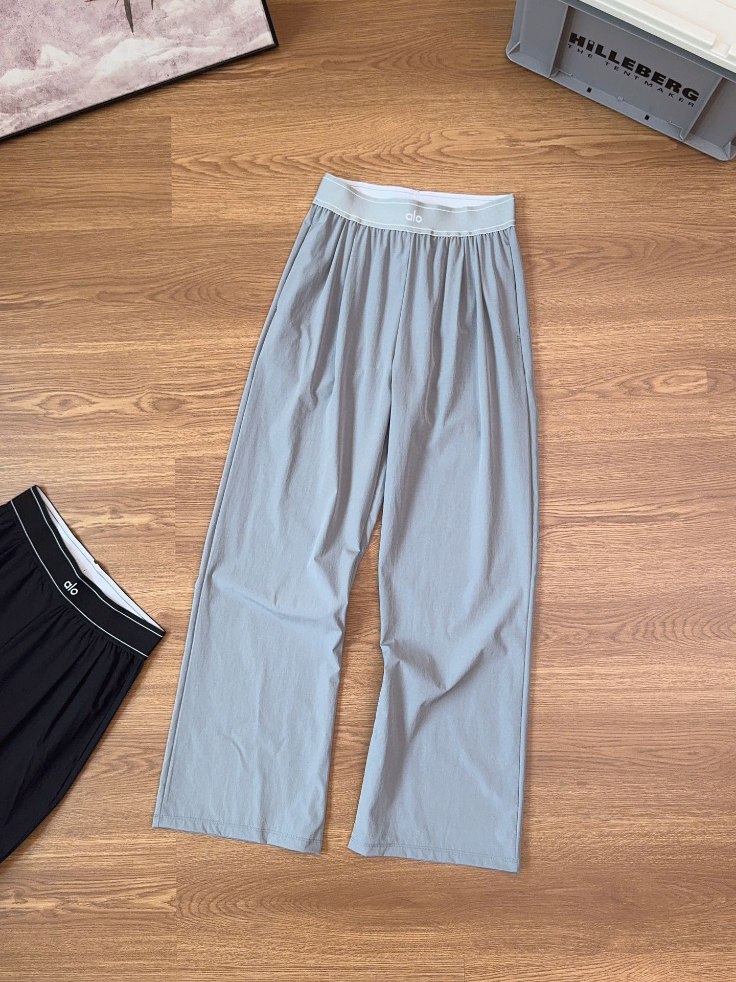 Alo Yoga Suit Up Trouser: Lightweight, Flattering Wide-Leg Pants for Women 3 i1755179760535 5361 0 1
