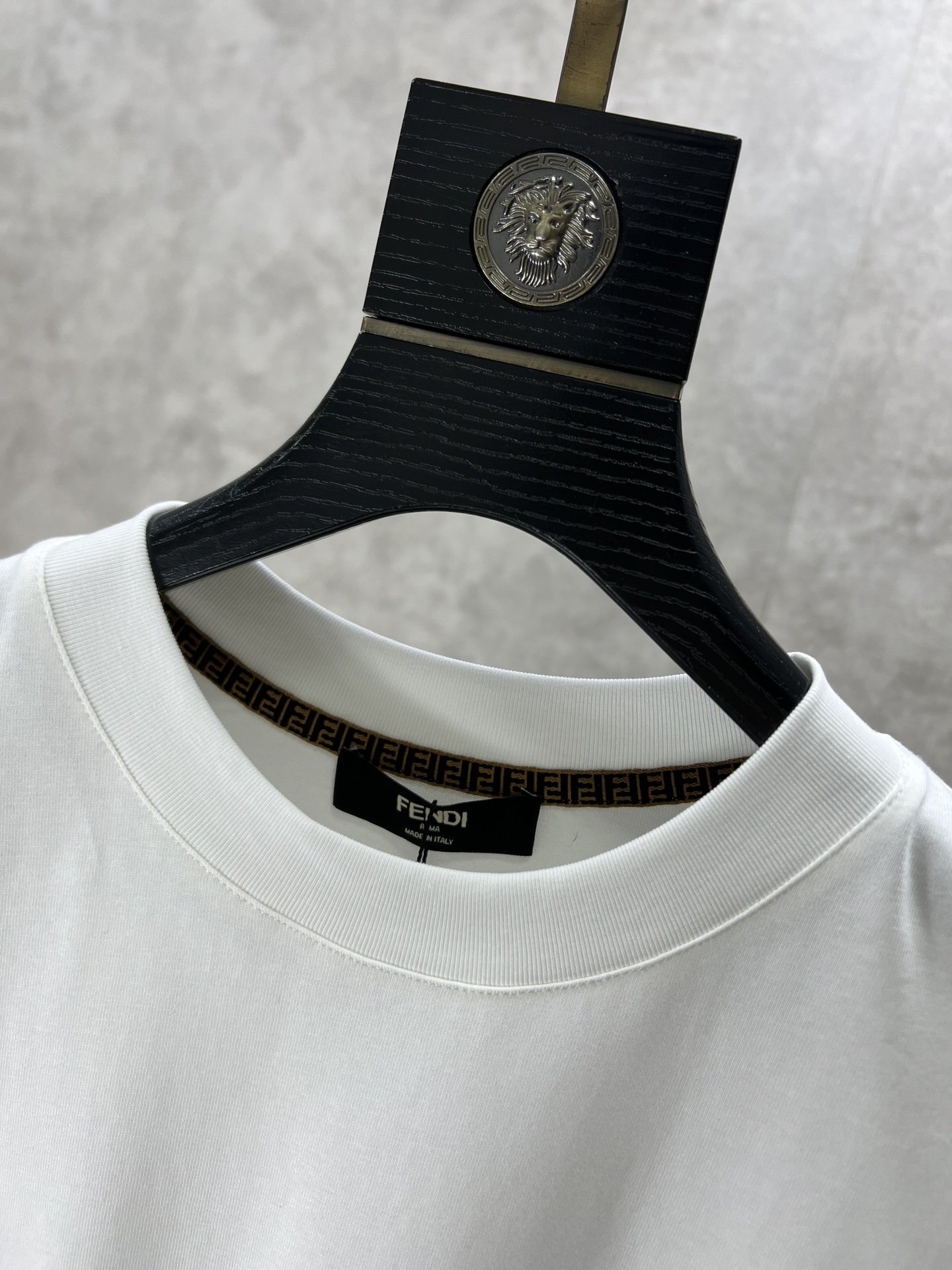 FENDI芬迪2024Ss最新款短袖T恤原标定制面料手感柔软穿着舒适做工精细.上身效果无敌帅气L码数S-