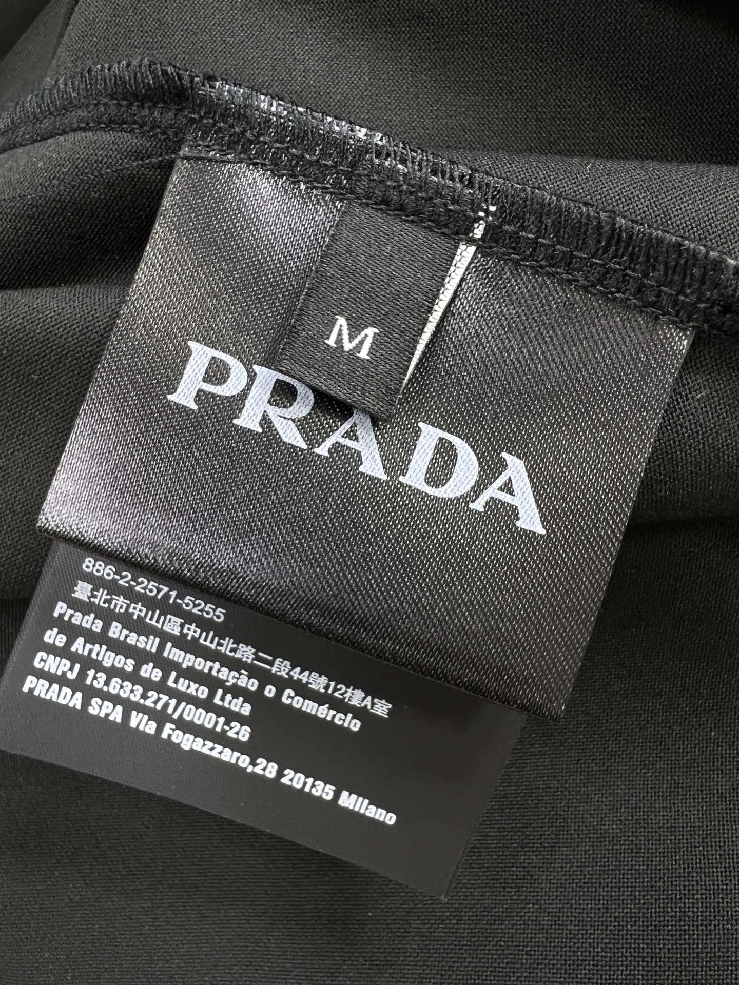 Prada普拉达2024Ss最新款短袖T恤原标定制面料手感柔软穿着舒适做工精细.上身效果无敌帅气L码数S