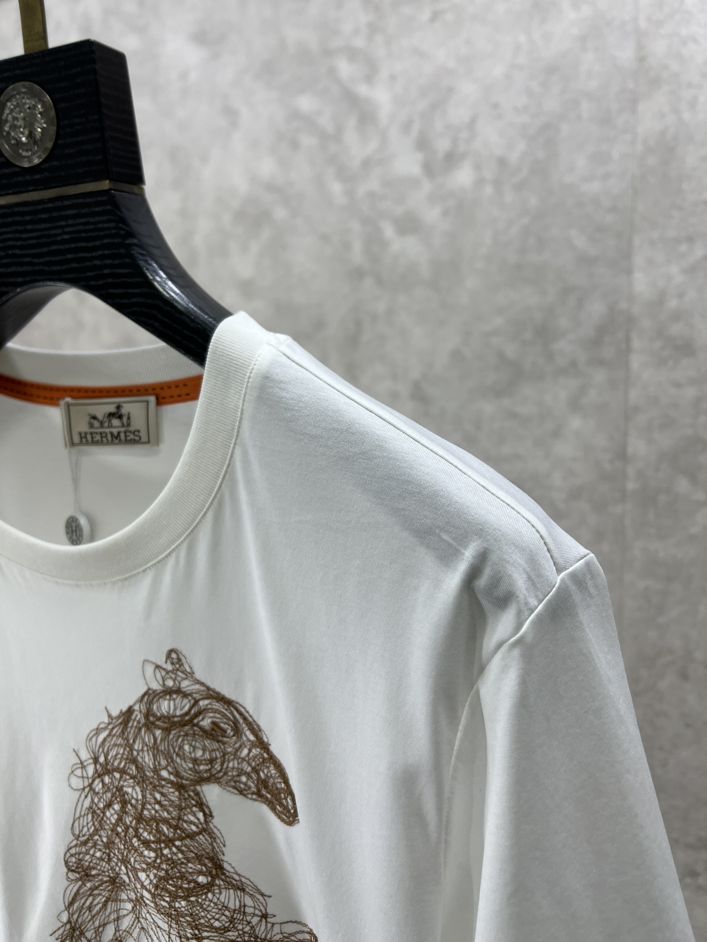 Hermès爱马仕2024春夏新款首发专柜最新款短袖圆领T恤高端订制设计前卫时尚！品牌logo重工艺设计