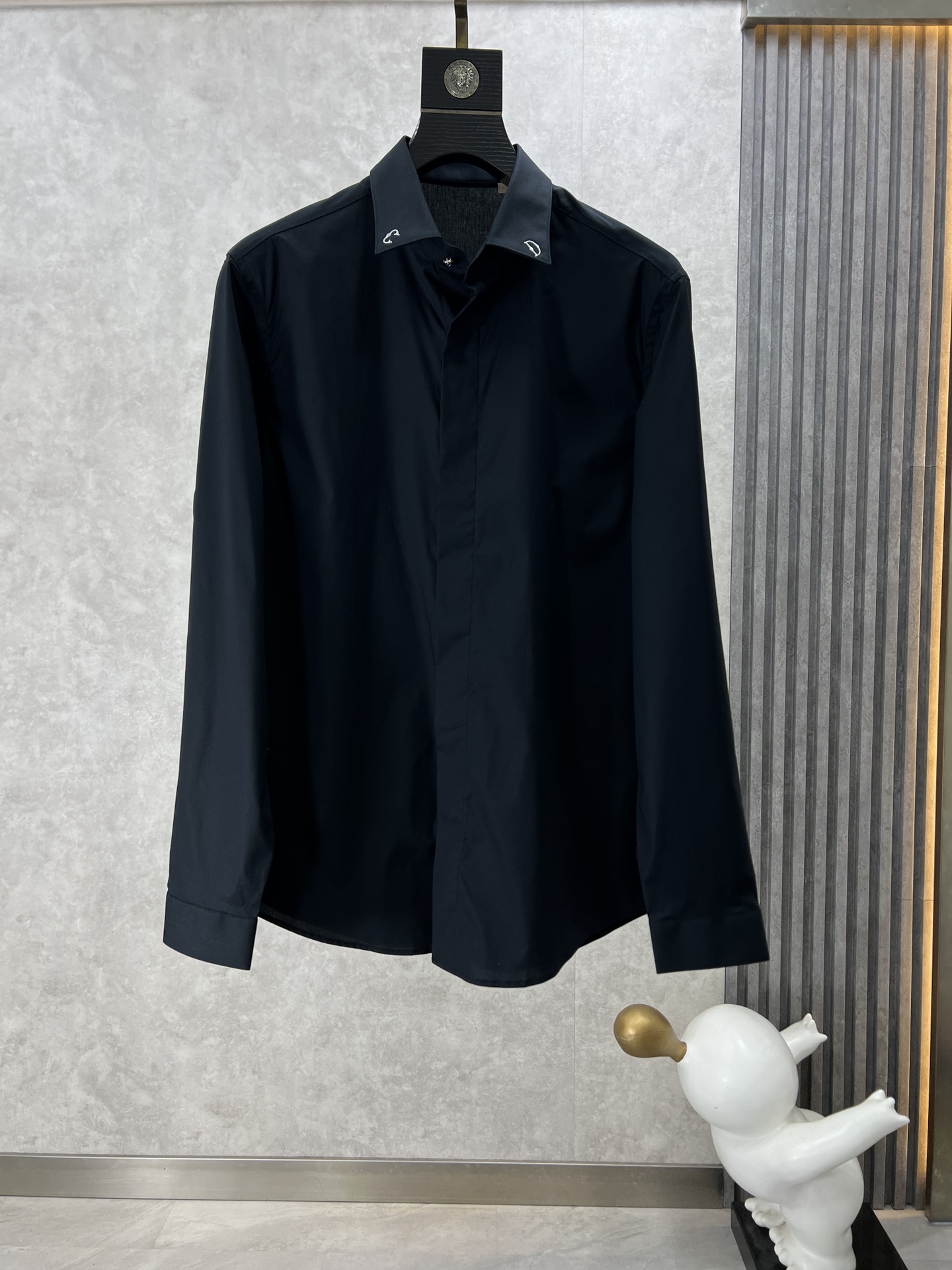 Dior迪奥24男士衬衫商务休闲修身款长袖衬衣！所有男士必不可缺的一款宜商务宜休闲！早秋限量新款都市商务