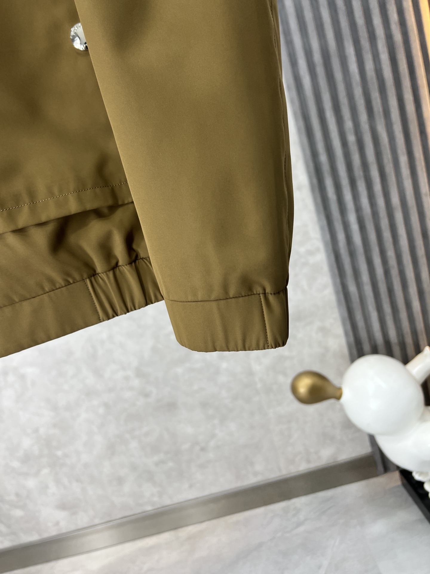 Prada普拉达官网同款提前发售2024ss开春新款男士夹克外套原单三标齐全高端版本专柜定制面料透气舒适