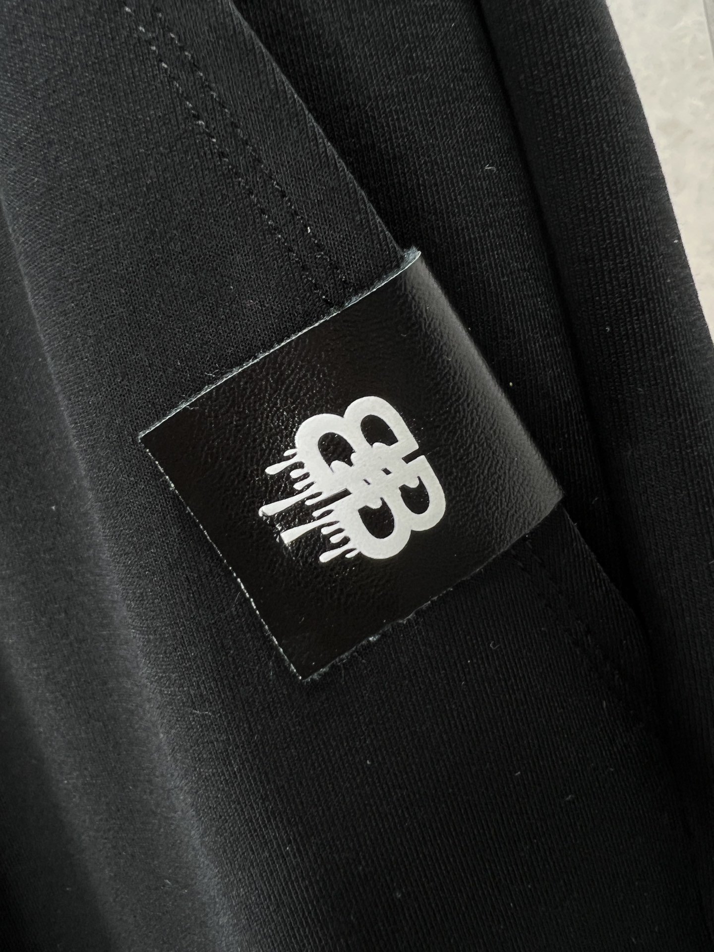 Balenciaga巴黎世家2024春夏新款松紧带休闲裤专柜定制面料透气舒适度高细节无可挑剔品牌元素设计
