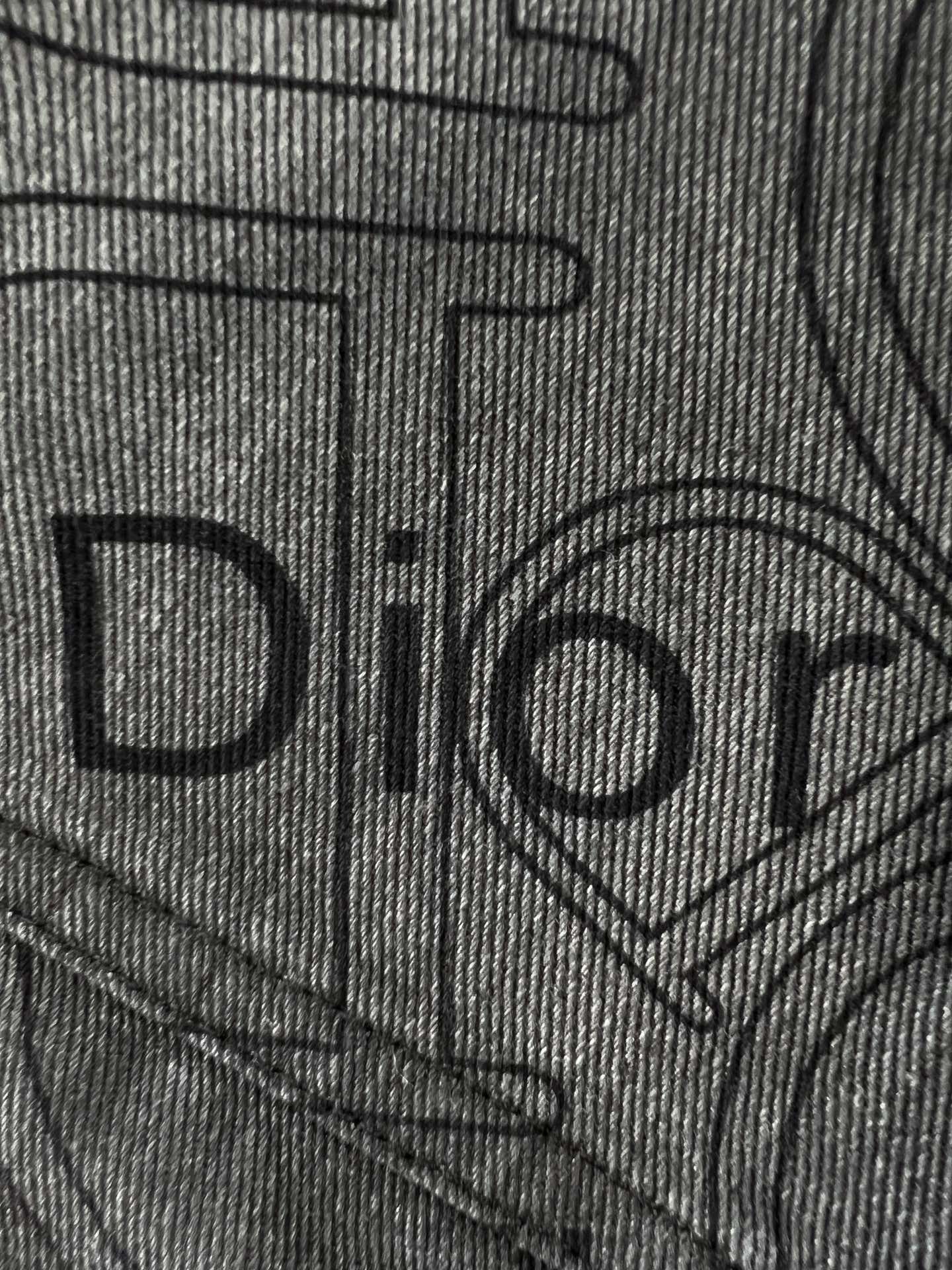 Dior迪奥2024春款牛仔字母牛仔夹克外套情侣款质感满满绝对没有丝廉价感版型宽松里面搭配一件卫衣短袖都