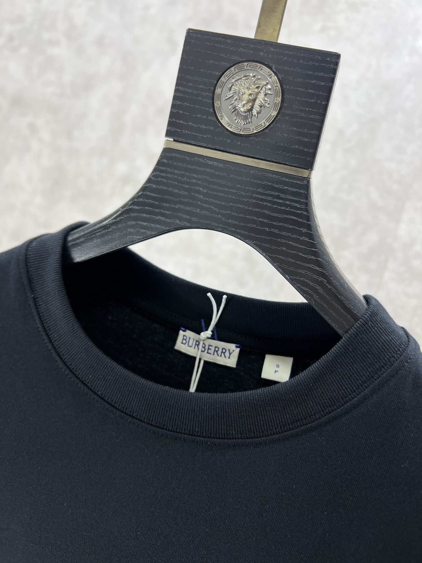 Burberry巴宝莉2024ss最新款圆领短袖T恤上身效果面料重工印花定制定染螺纹领口不易变形手感非常