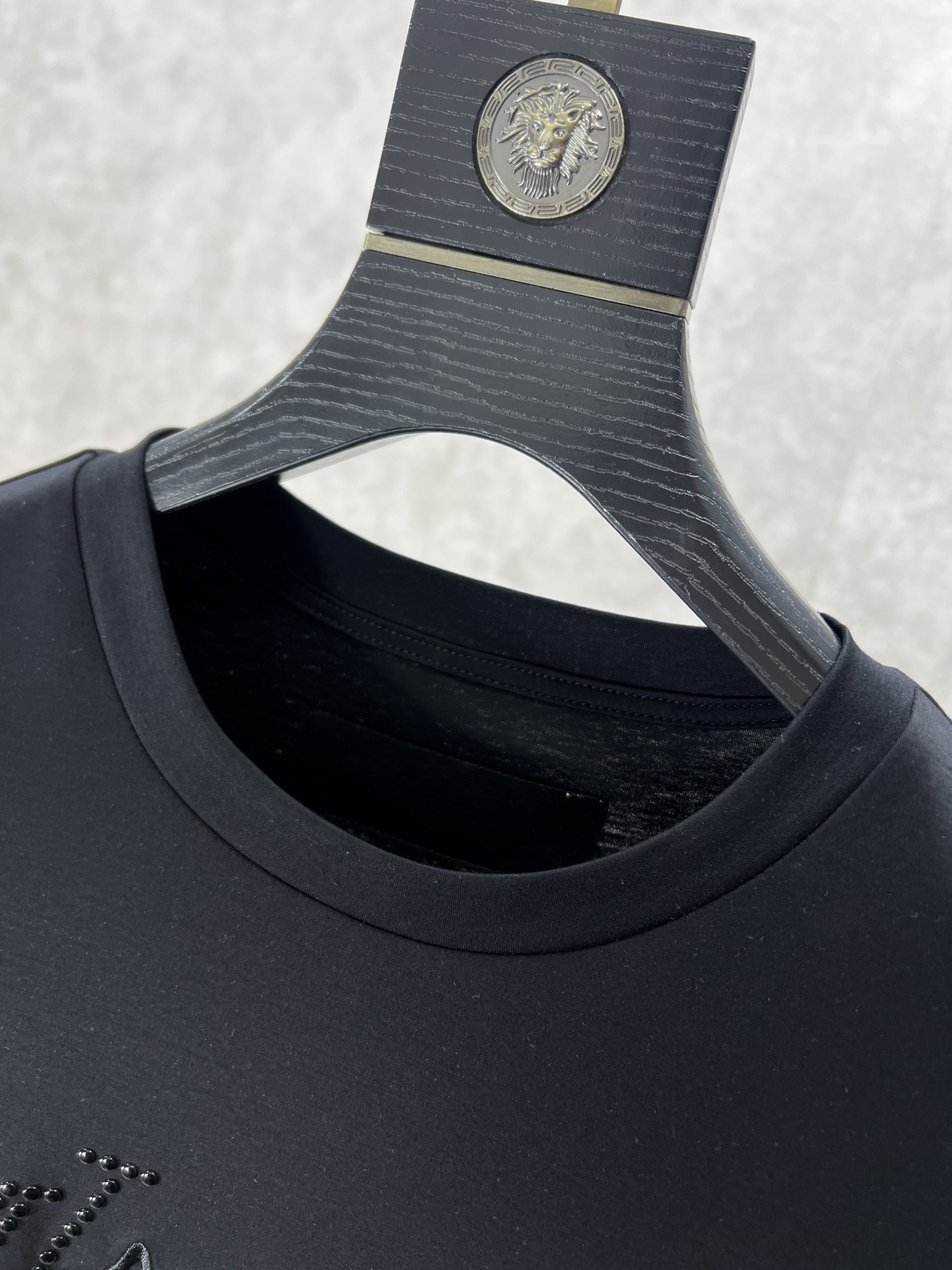 v2024ss最新款圆领短袖T恤上身效果面料重工印花定制定染螺纹领口不易变形手感非常舒服超级百搭好看的一
