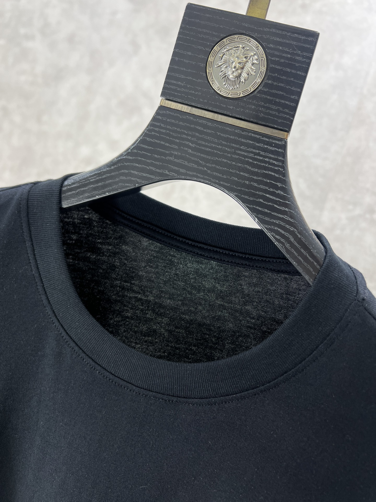 Givenchy纪梵希2024ss最新款圆领短袖T恤上身效果面料重工印花定制定染螺纹领口不易变形手感非常