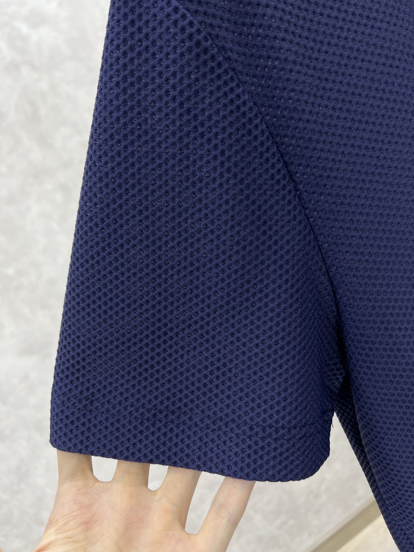 Prada普拉达2024夏季新款时尚单品圆领设计更加时尚舒适高标准定制上身非常有型胸前奢华经典图案客供辅