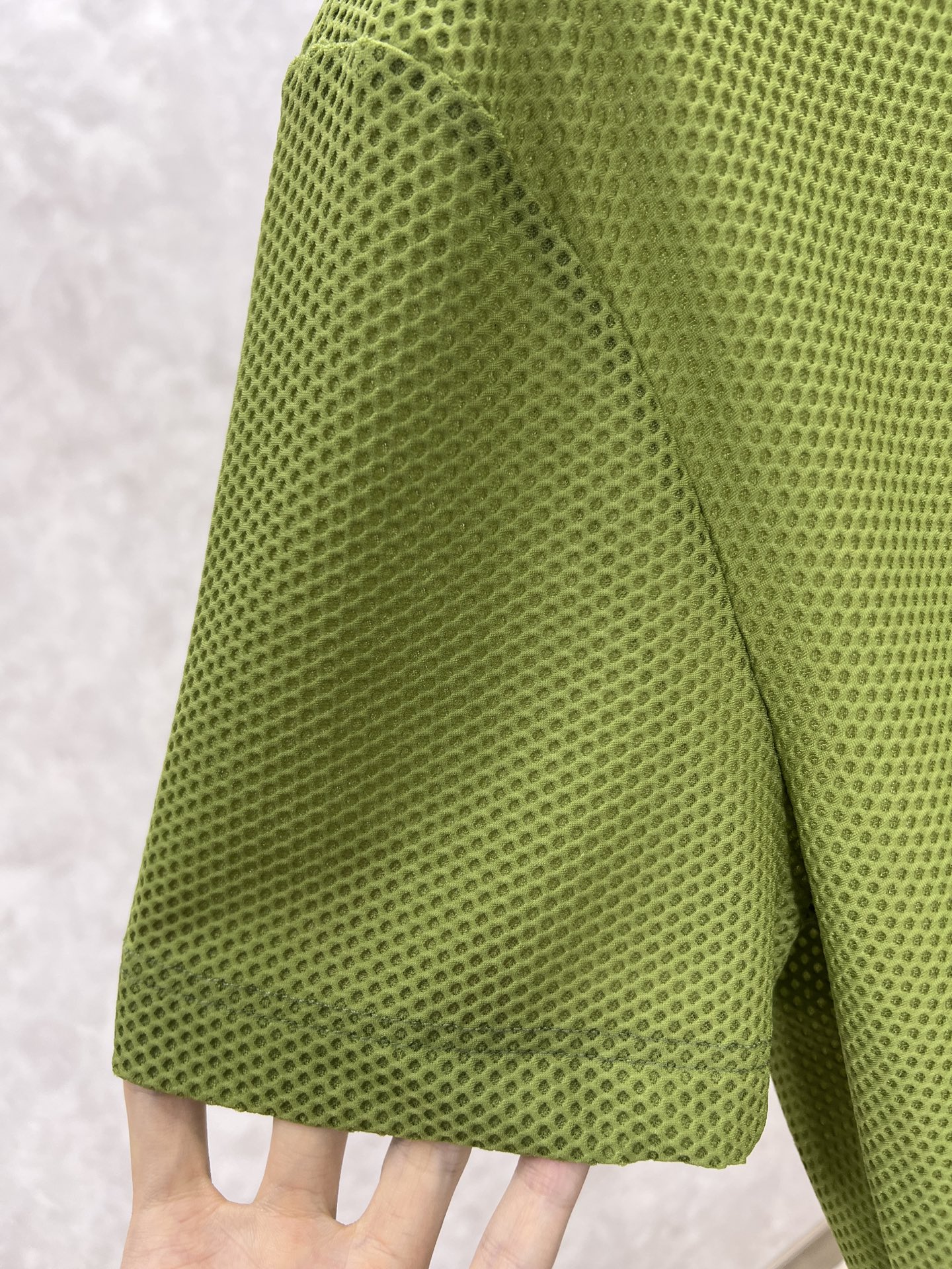 Prada普拉达2024夏季新款时尚单品圆领设计更加时尚舒适高标准定制上身非常有型胸前奢华经典图案客供辅