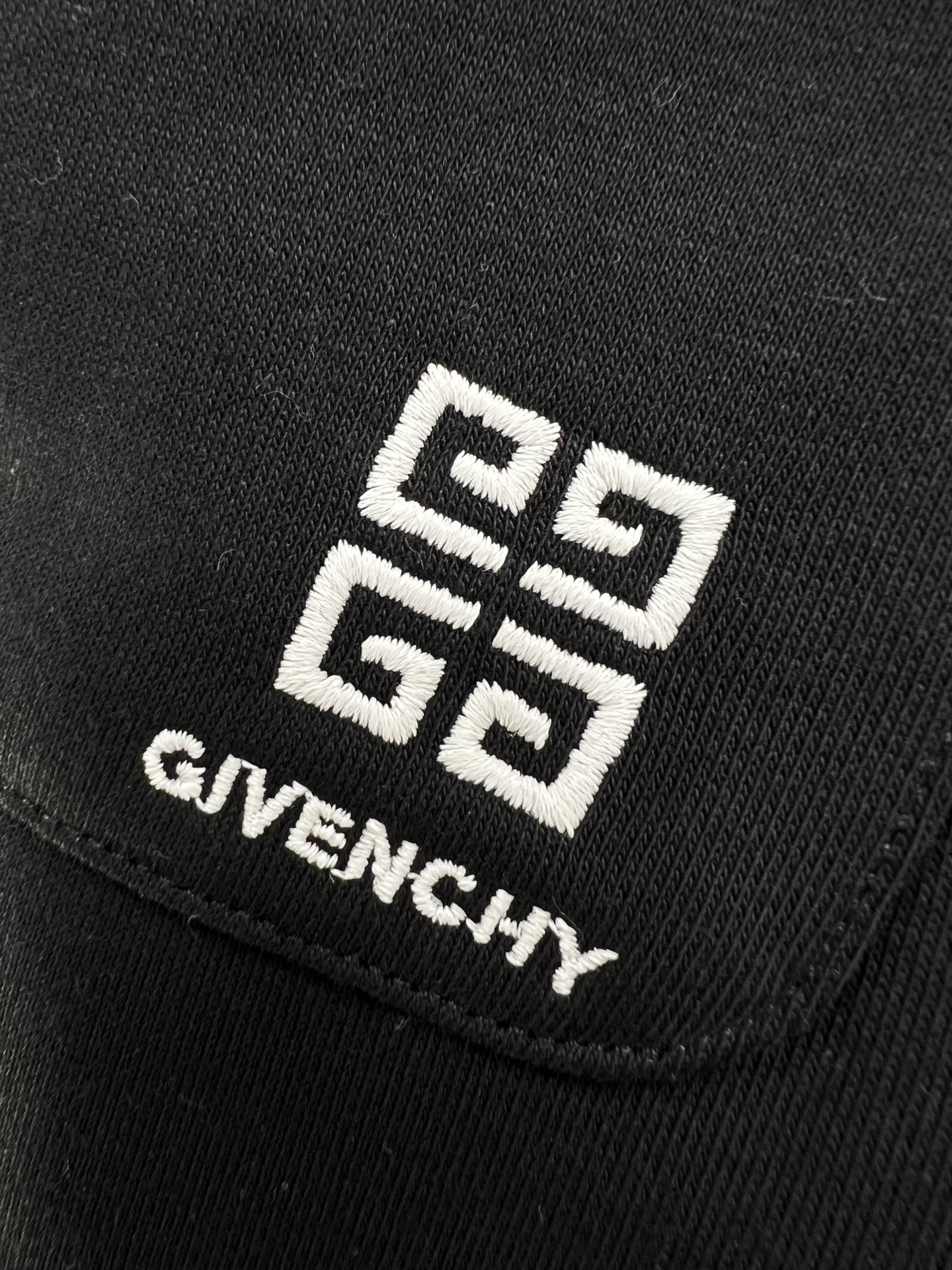 Givenchy纪梵希2024春夏新款松紧带休闲裤专柜定制面料透气舒适度高细节无可挑剔品牌元素设计理念体