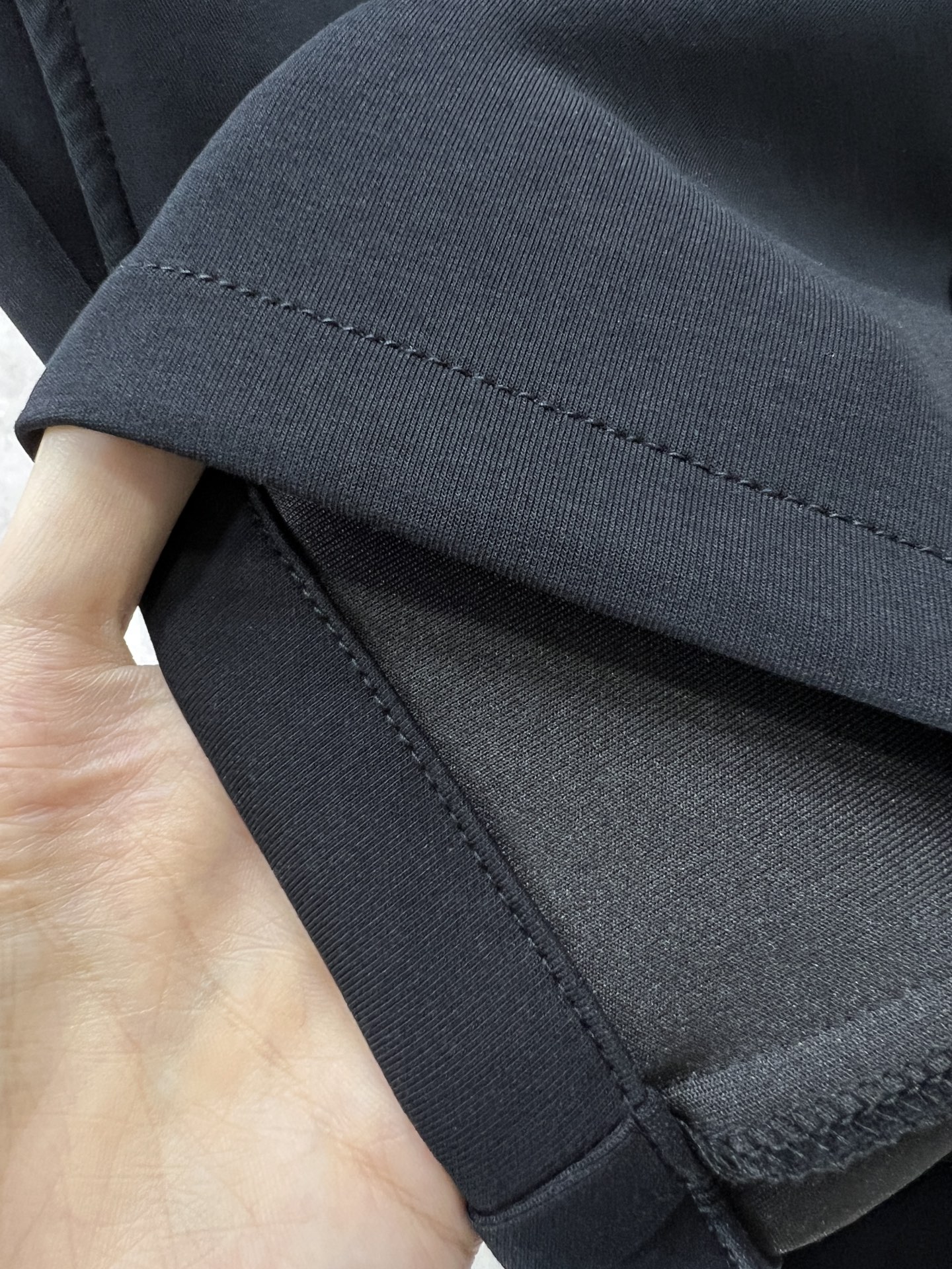 DESCENTE迪桑特24SS春夏新品男士休闲运动短裤甄选优质面料打造简约舒适独特设计缔造简约线条感版型