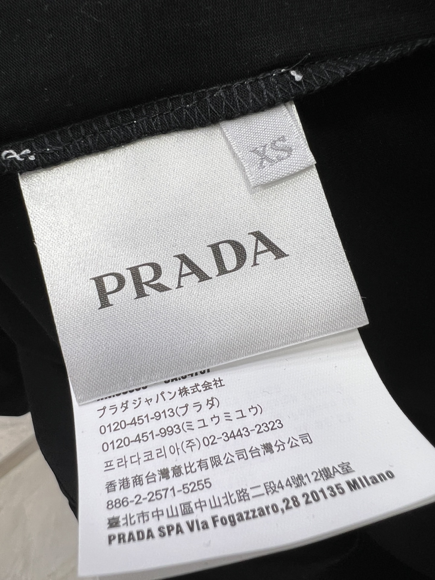 PRADA普拉达2024春夏新款男女同款短袖T恤意大利原厂订单渠道极具个性高级风标志logo印花图案设计