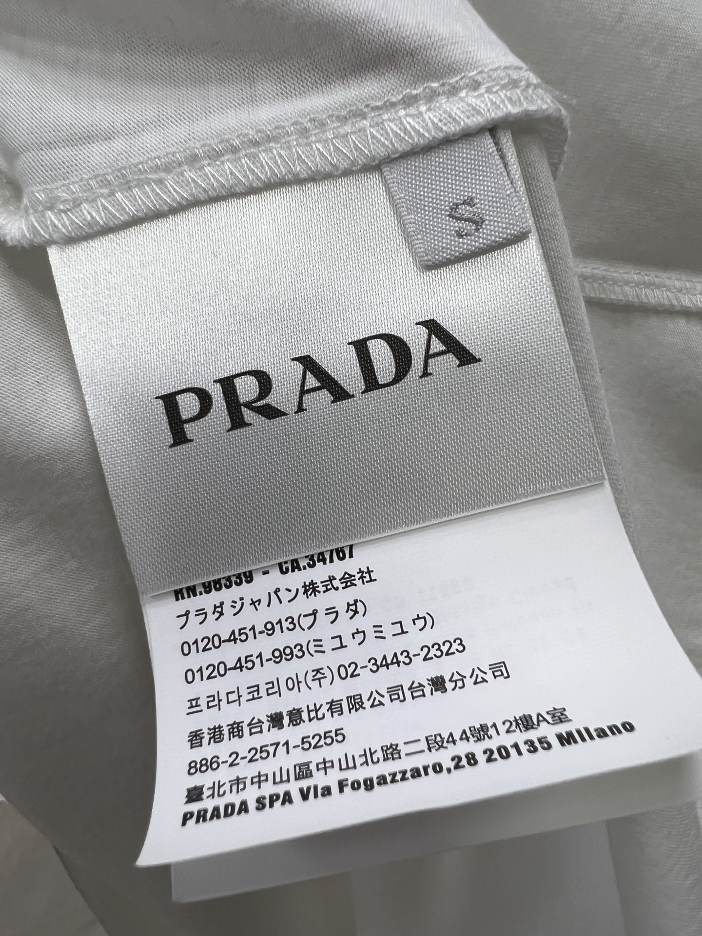 PRADA普拉达2024春夏新款男女同款短袖T恤意大利原厂订单渠道极具个性高级风标志logo印花图案设计