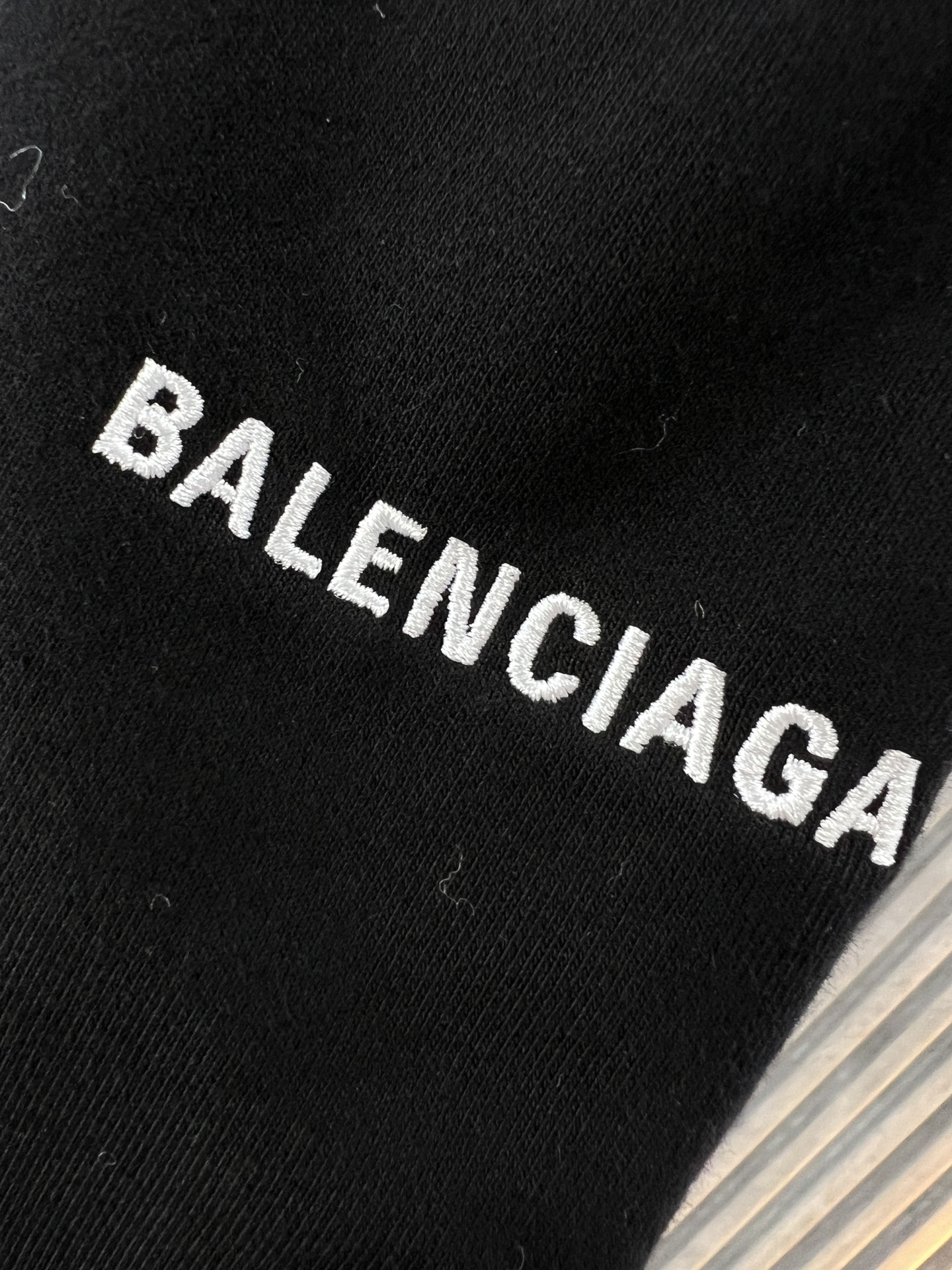 Balenciaga巴黎世家2024春夏新款短裤五分裤男女同款本款采用卷绒面料Unifit宽松版型中腰松