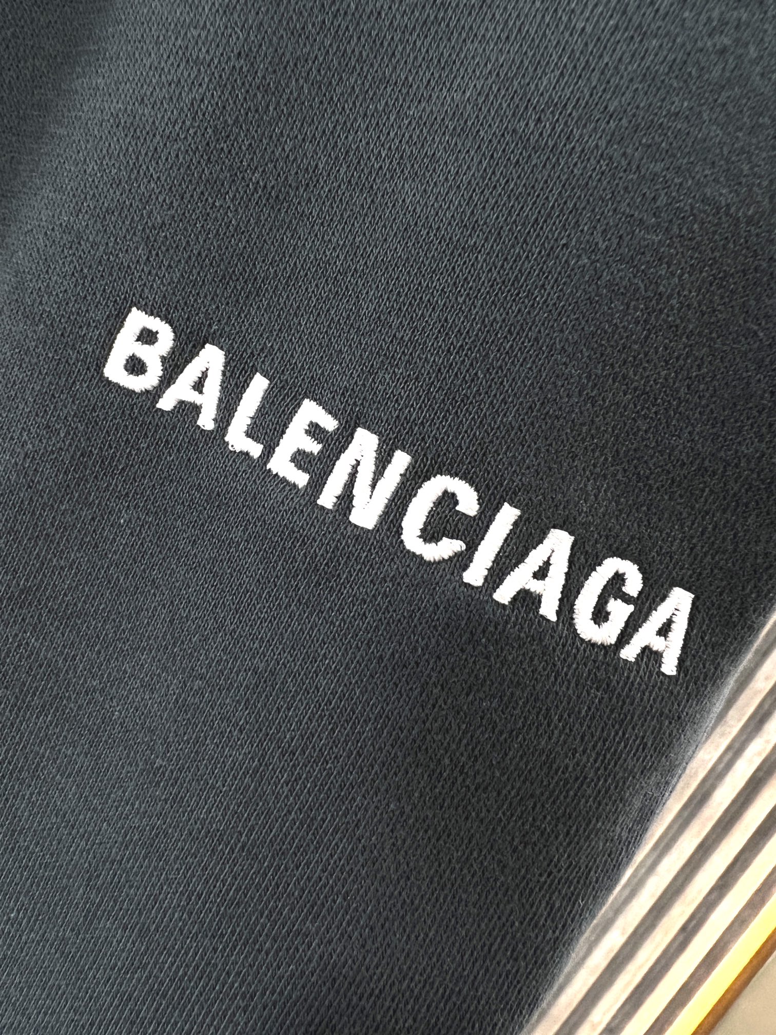 Balenciaga巴黎世家2024春夏新款短裤五分裤男女同款本款采用卷绒面料Unifit宽松版型中腰松