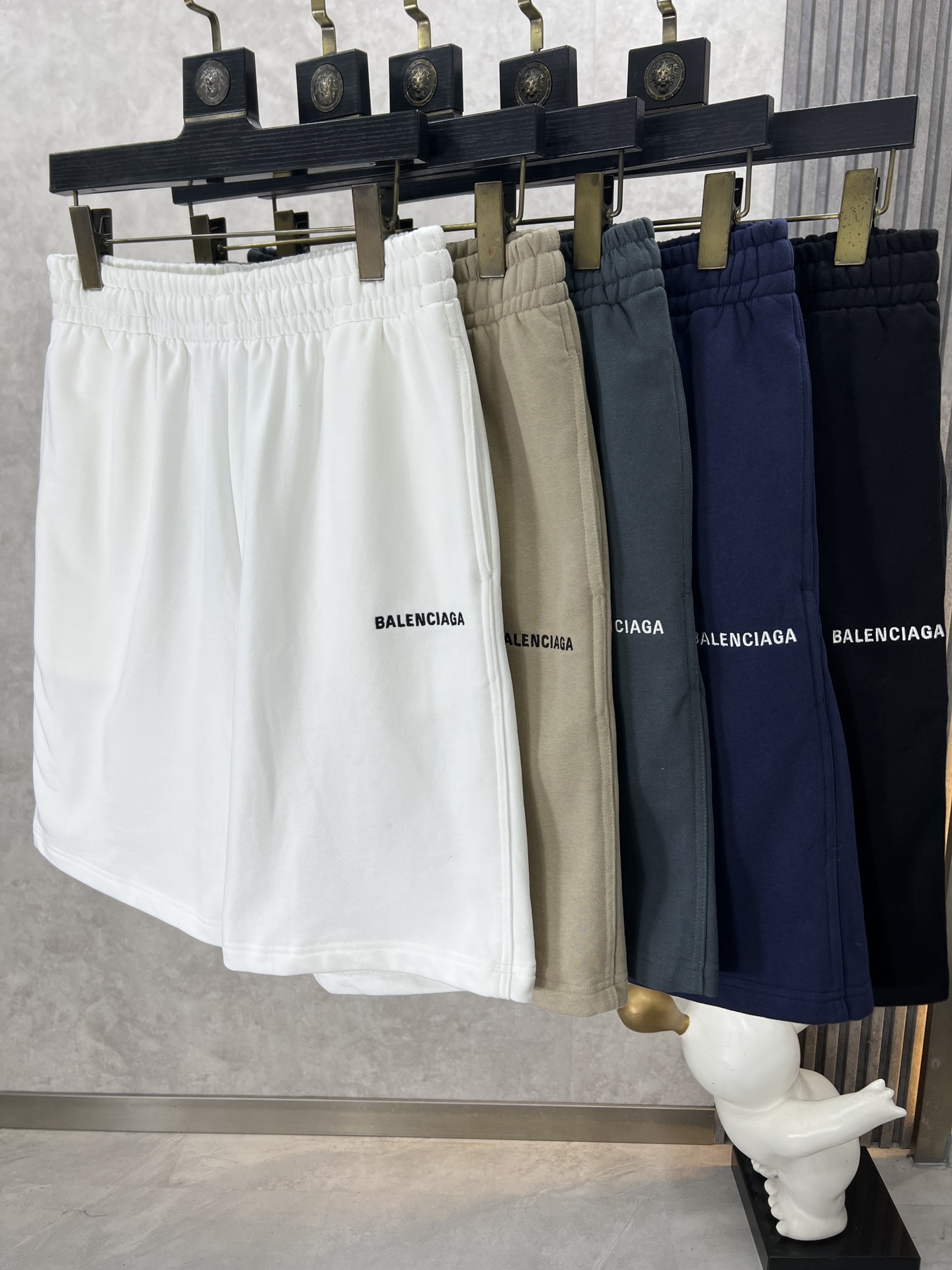 Balenciaga巴黎世家2024春夏新款短裤五分裤男女同款本款采用卷绒面料Unifit宽松版型中腰松