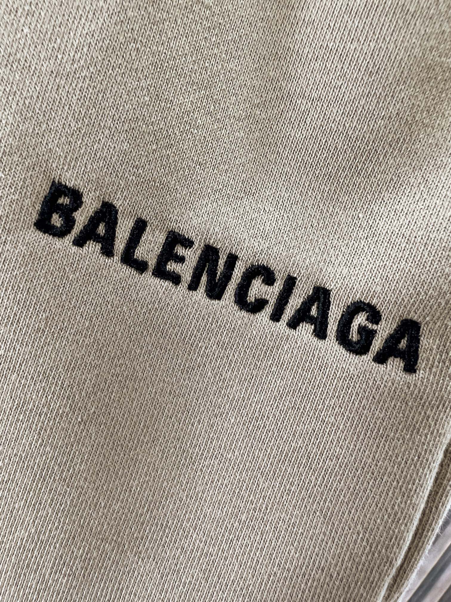 Balenciaga巴黎世家2024春夏新款短裤五分裤男女同款本款采用卷绒面料Unifit宽松版型中腰松