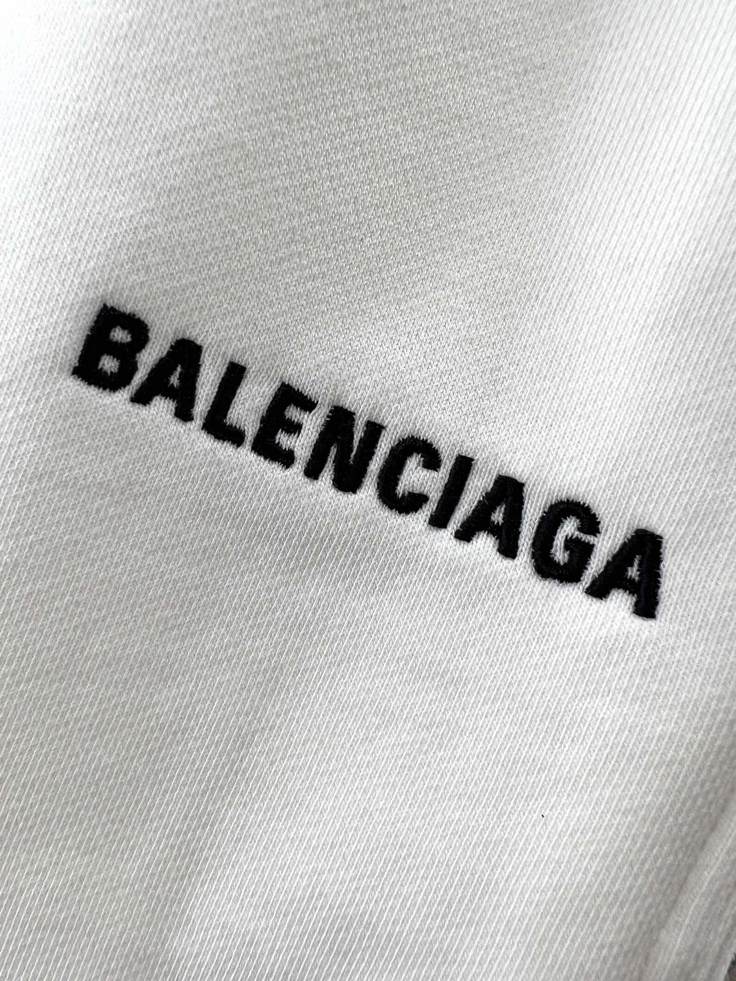 Balenciaga巴黎世家2024春夏新款短裤五分裤男女同款本款采用卷绒面料Unifit宽松版型中腰松