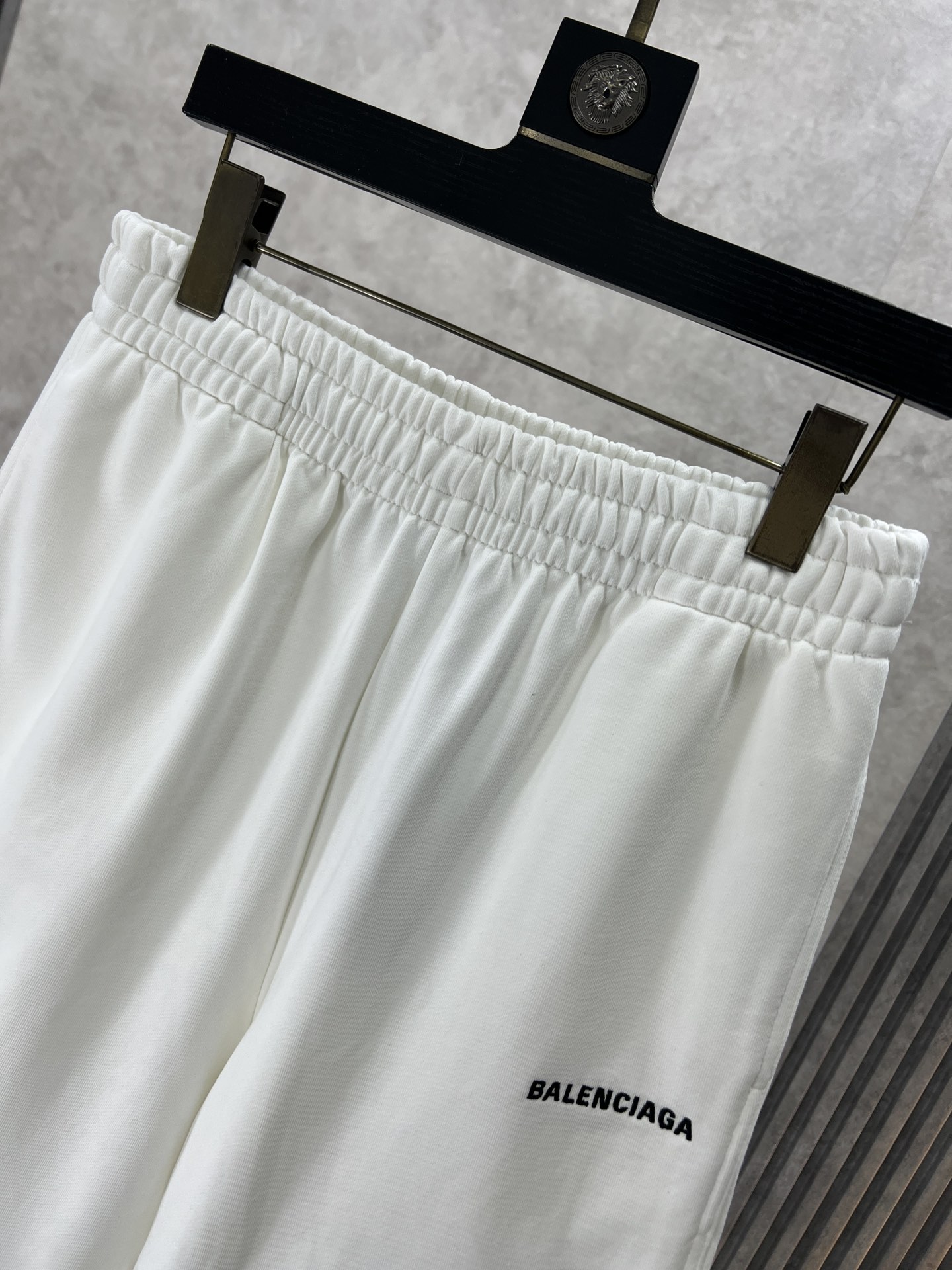 Balenciaga巴黎世家2024春夏新款短裤五分裤男女同款本款采用卷绒面料Unifit宽松版型中腰松