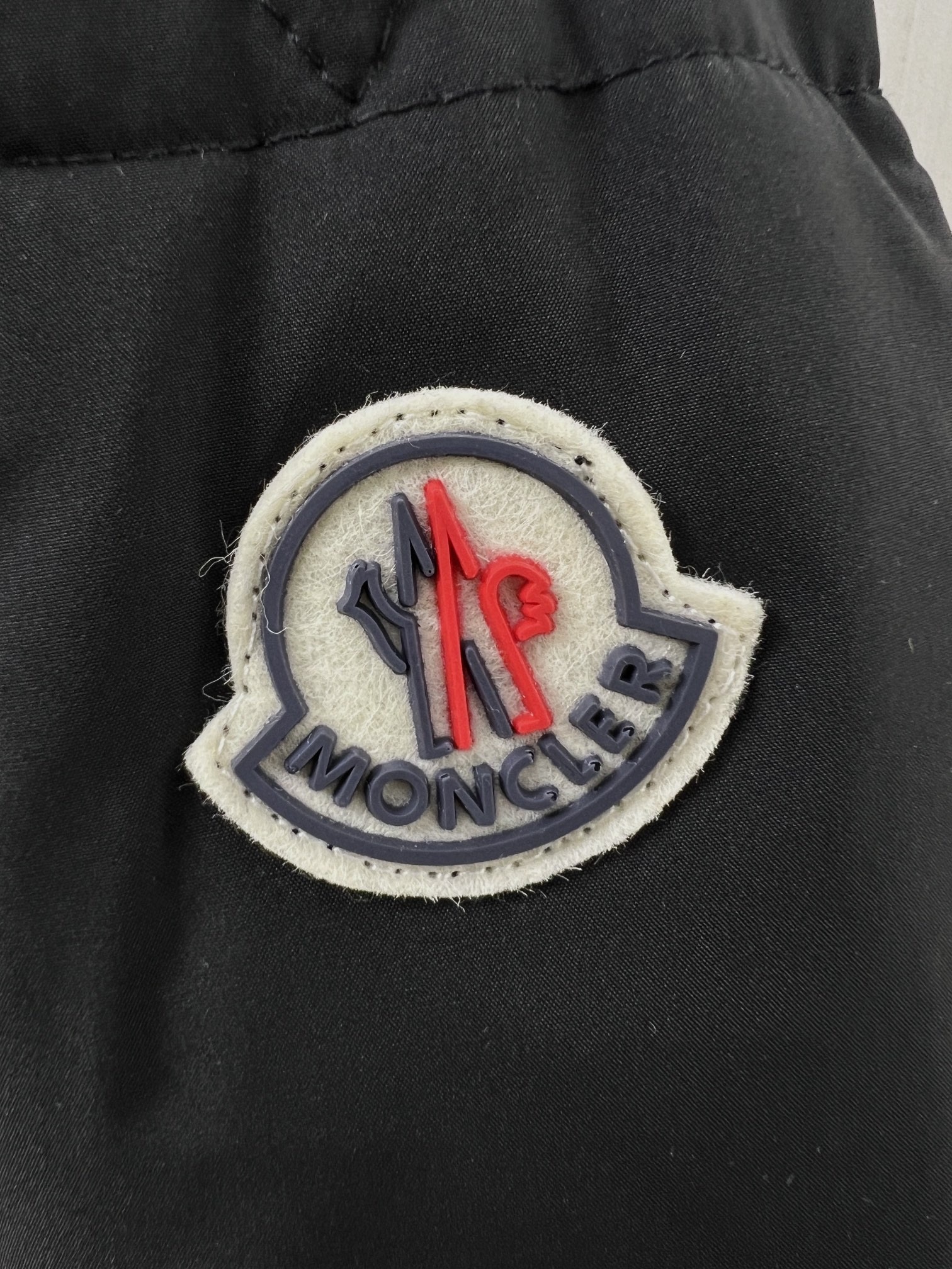 MONCLER蒙口2024秋冬新款羽绒服这款号称羽绒服届最贵的全部90绒的带着经典的Logo组合搭配第一